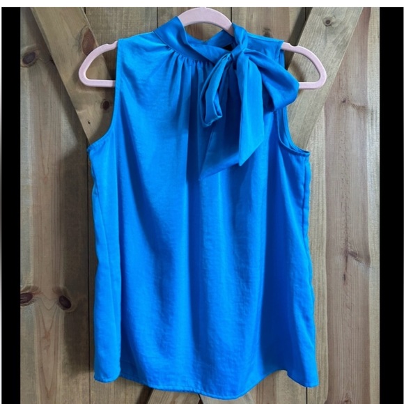 Bundle of Two Worthington Sleeveless Blouses - Picture 4 of 6